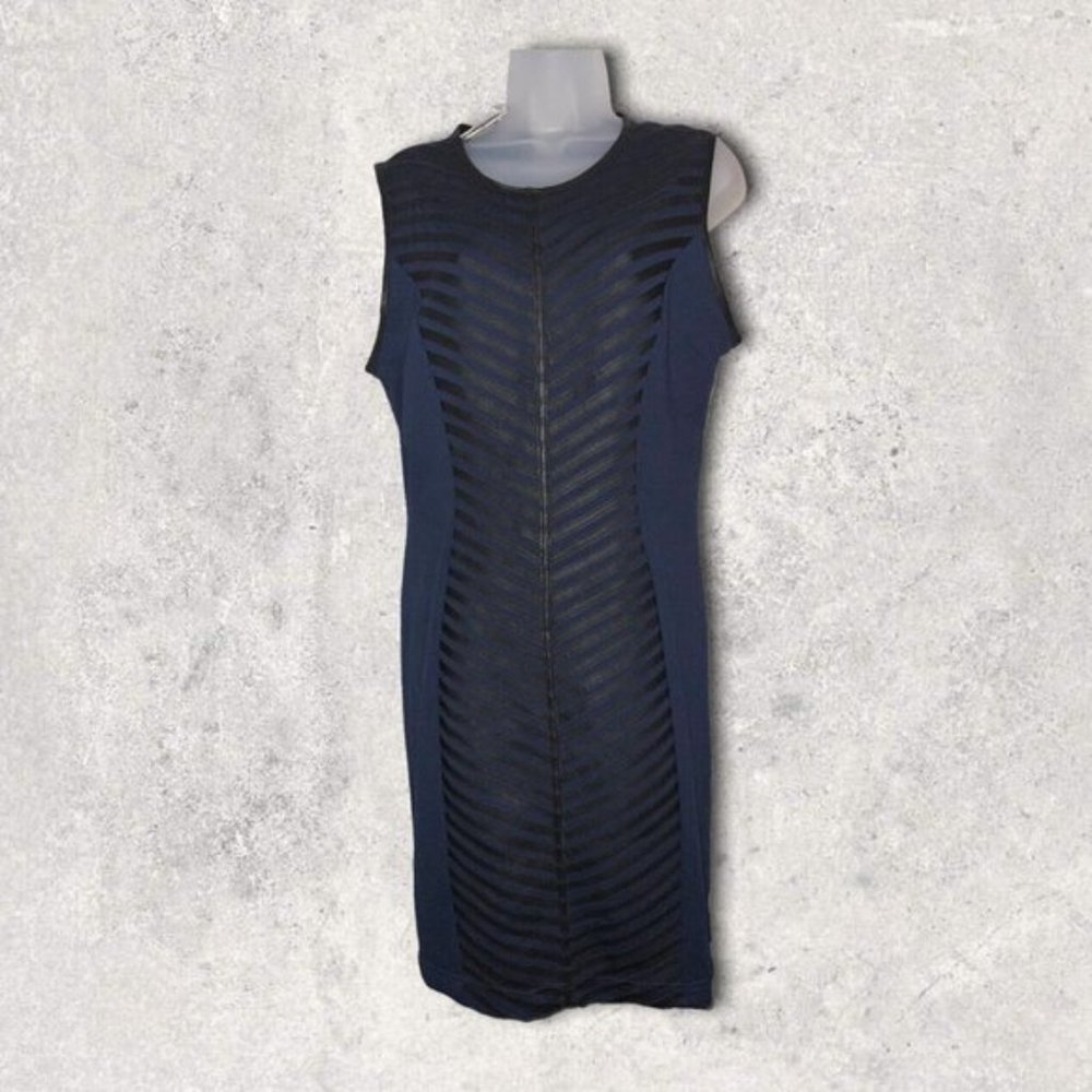 Dress - Picture 4 of 9